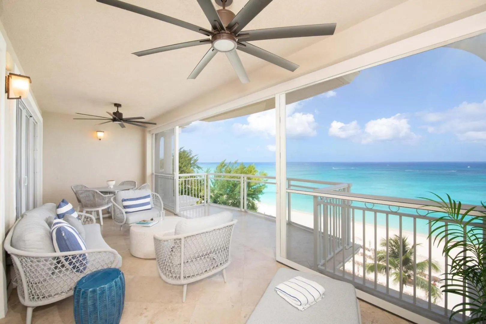 Beachcomber 34 George Town 0*,  Cayman Islands